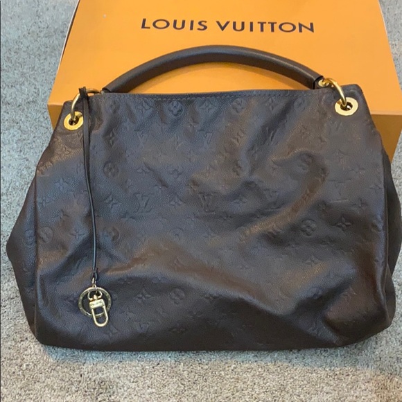 Louis Vuitton Handbags - Louis Vuitton Artsy bag in brown